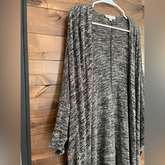 Painted Threads Black & White oversized layering sweater, Size M - Picture 2 of 3